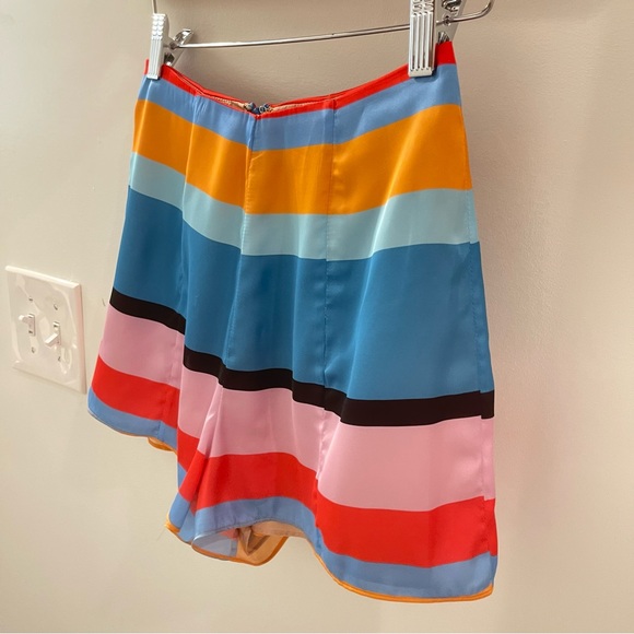 REVOLVE x Lovers + Friends Cox Shorts - Picture 14 of 15